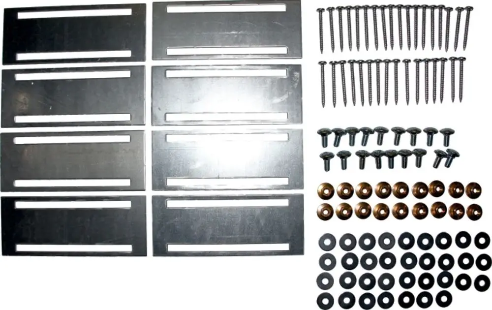 Set mit Metallplatten, Schrauben, Unterlegscheiben und weiteren Montagesteilen für die Installation, geeignet für Wolf AluPlus-Systeme.